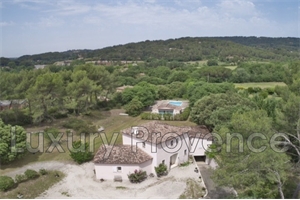 villa à la vente -   13100  LE THOLONET, surface 204 m2 vente villa - UBI443991143